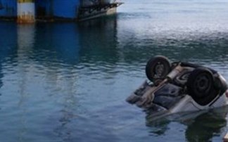 Πτώση οχήματος στη θάλασσα - e-Nautilia.gr | Το Ελληνικό Portal για την Ναυτιλία. Τελευταία νέα, άρθρα, Οπτικοακουστικό Υλικό