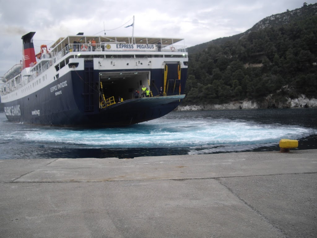 Πρόσκρουση ΕΓ/ΟΓ ”Εξπρές Πήγασος” στο λιμάνι - e-Nautilia.gr | Το Ελληνικό Portal για την Ναυτιλία. Τελευταία νέα, άρθρα, Οπτικοακουστικό Υλικό