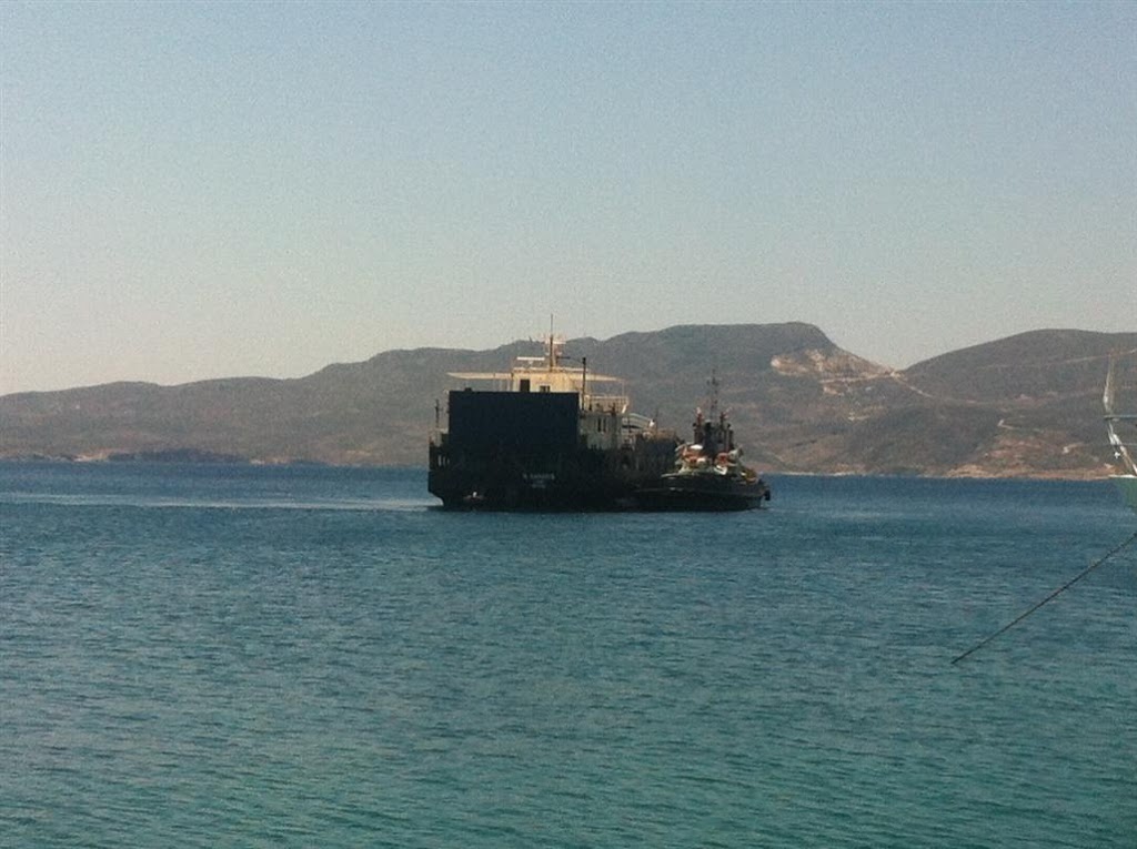 Απομακρύνθηκε επιτέλους ο “Κανάρης” από το λιμάνι του Αδάμαντα - e-Nautilia.gr | Το Ελληνικό Portal για την Ναυτιλία. Τελευταία νέα, άρθρα, Οπτικοακουστικό Υλικό