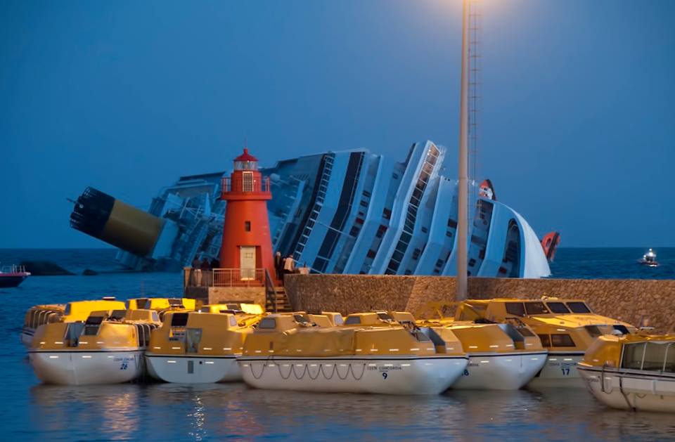 Με μικρή καθυστέρηση ξεκίνησε η ανέλκυση του ”Costa Concordia” - e-Nautilia.gr | Το Ελληνικό Portal για την Ναυτιλία. Τελευταία νέα, άρθρα, Οπτικοακουστικό Υλικό
