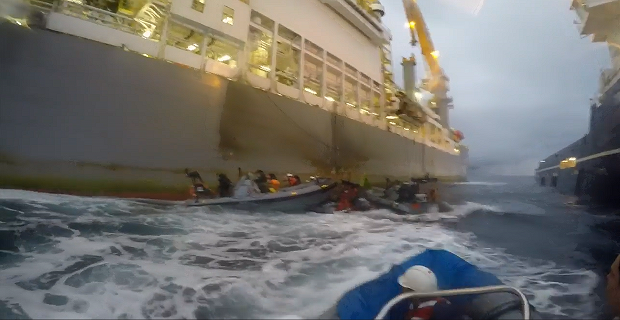 Σοκαριστικό βίντεο με επίθεση του ισπανικού ναυτικού σε σκάφη της Greenpeace! - e-Nautilia.gr | Το Ελληνικό Portal για την Ναυτιλία. Τελευταία νέα, άρθρα, Οπτικοακουστικό Υλικό