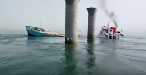 Βίντεο: Φορτηγό πλοίο βυθίστηκε στον περσικό κόλπο - e-Nautilia.gr | Το Ελληνικό Portal για την Ναυτιλία. Τελευταία νέα, άρθρα, Οπτικοακουστικό Υλικό
