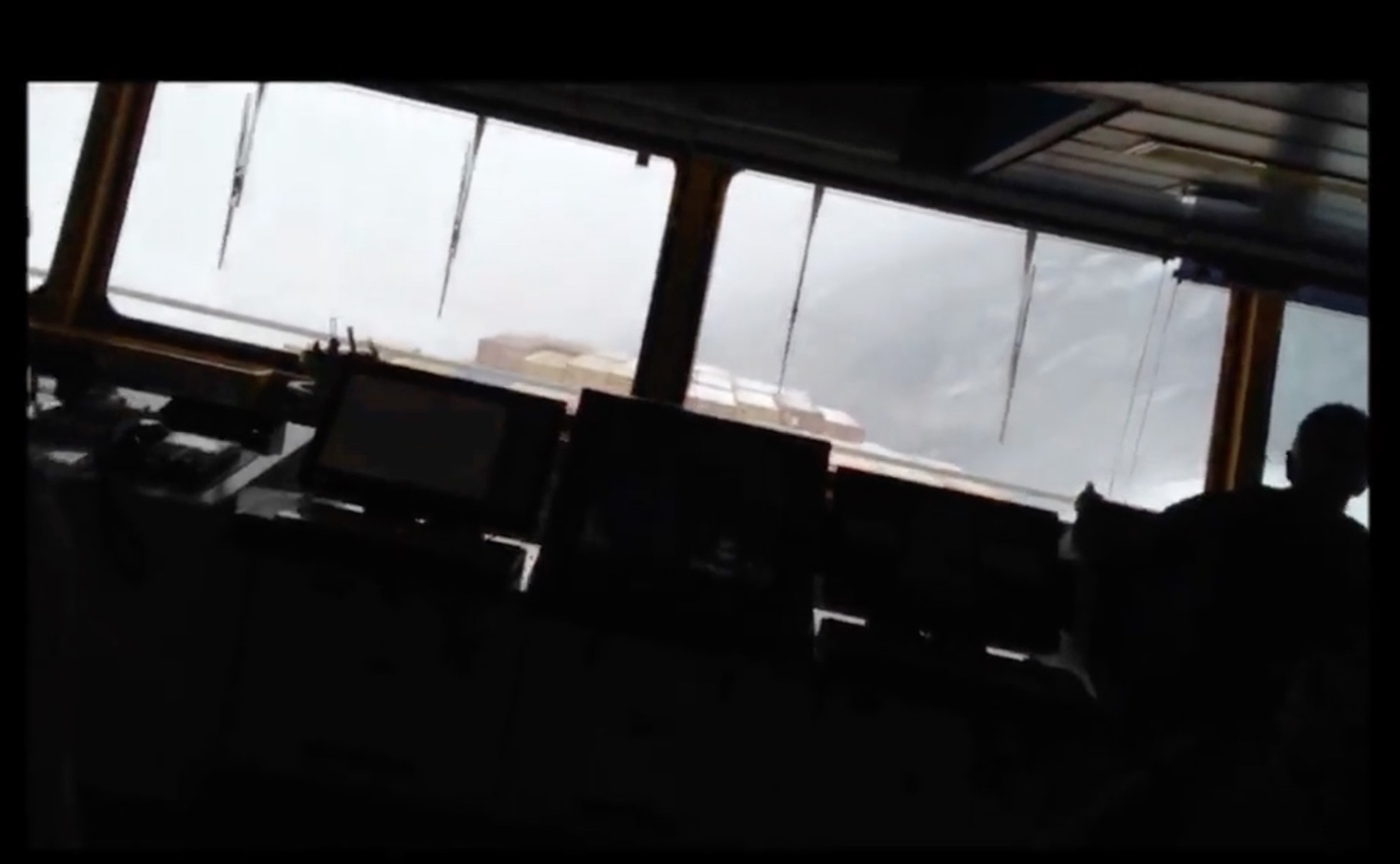 «Κύματα-θηρία» ύψους 20 μέτρων σχεδόν αναποδογυρίζουν πλοίο! [vid] - e-Nautilia.gr | Το Ελληνικό Portal για την Ναυτιλία. Τελευταία νέα, άρθρα, Οπτικοακουστικό Υλικό