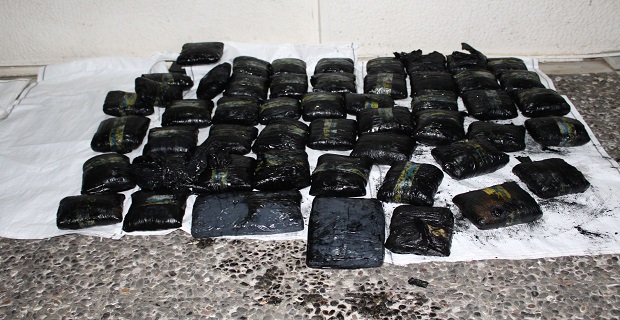 52 κιλά μαριχουάνας βρέθηκαν στα ύφαλα πλοίου στο Κερατσίνι- Δείτε το βίντεο με την επιχείρηση - e-Nautilia.gr | Το Ελληνικό Portal για την Ναυτιλία. Τελευταία νέα, άρθρα, Οπτικοακουστικό Υλικό