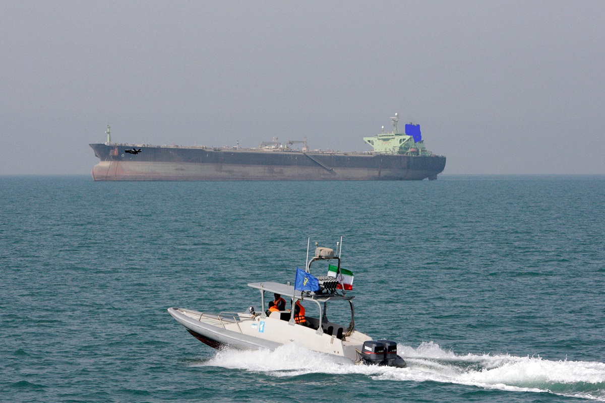 Κατασχέθηκε πλοίο στον Περσικό Κόλπο για λαθρεμπόριο πετρελαίου ντίζελ- 11 μέλη πληρώματος συνελήφθησαν - e-Nautilia.gr | Το Ελληνικό Portal για την Ναυτιλία. Τελευταία νέα, άρθρα, Οπτικοακουστικό Υλικό