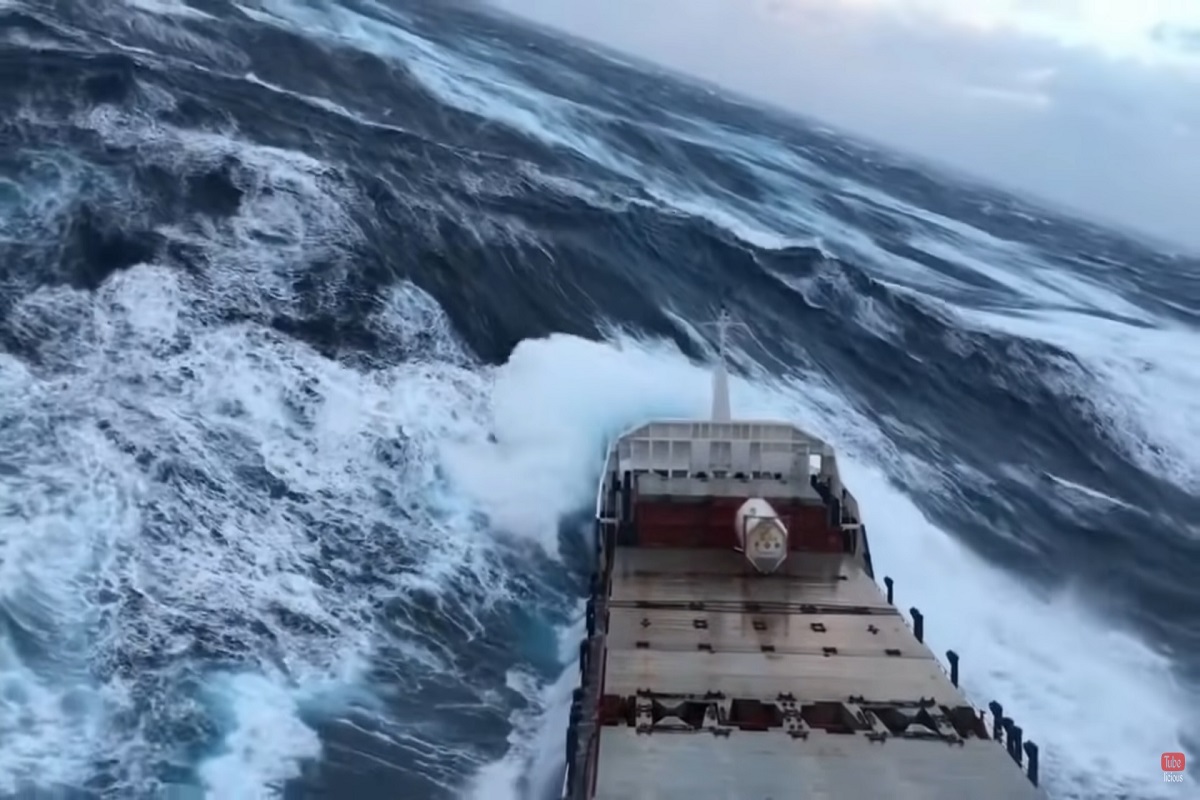 ΒΙΝΤΕΟ:  Συγκλονιστικό βίντεο με 15 περιπτώσεις πλοίων που έπεσαν σε σφοδρή κακοκαιρία - e-Nautilia.gr | Το Ελληνικό Portal για την Ναυτιλία. Τελευταία νέα, άρθρα, Οπτικοακουστικό Υλικό