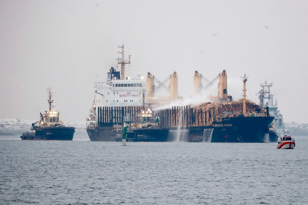 Οι αρχές του Γκέτεμποργκ συνεχίζουν την επιχείρηση στο φορτηγό πλοίο που καίγεται για πάνω από 1 εβδομάδα - e-Nautilia.gr | Το Ελληνικό Portal για την Ναυτιλία. Τελευταία νέα, άρθρα, Οπτικοακουστικό Υλικό