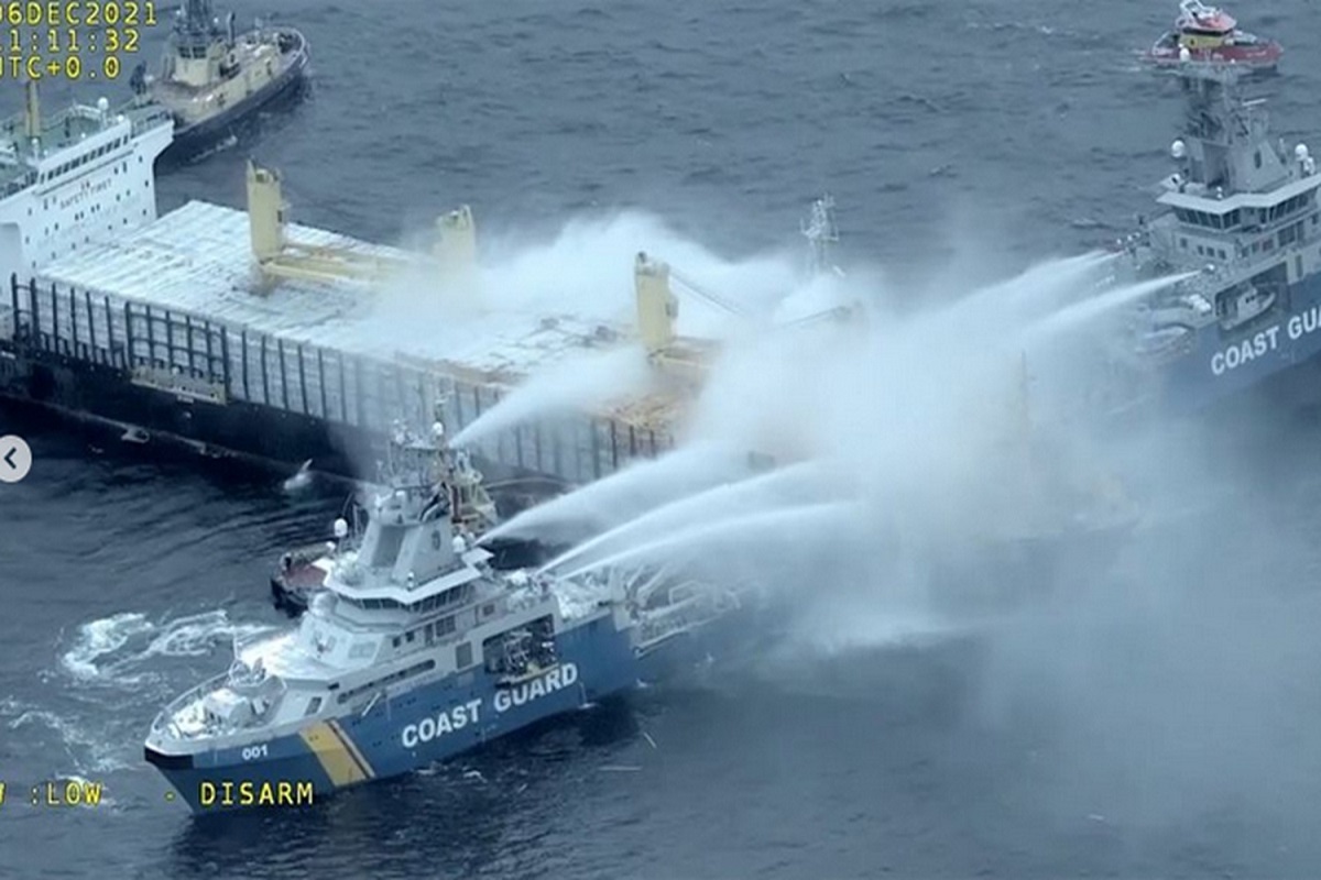 Επιχείρηση να ρυμουλκηθεί στο λιμάνι το καιόμενο φορτηγό πλοίο στη Σουηδία - e-Nautilia.gr | Το Ελληνικό Portal για την Ναυτιλία. Τελευταία νέα, άρθρα, Οπτικοακουστικό Υλικό