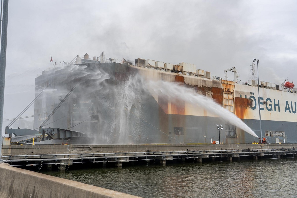 Μία μπαταρία ήταν η αιτία της πυρκαγιάς στο Höegh Xiamen με ζημιά 40,000,000 δολάρια! - e-Nautilia.gr | Το Ελληνικό Portal για την Ναυτιλία. Τελευταία νέα, άρθρα, Οπτικοακουστικό Υλικό