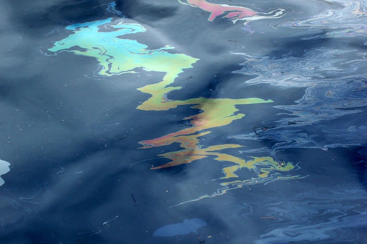 Θαλάσσια ρύπανση στον Πειραιά - e-Nautilia.gr | Το Ελληνικό Portal για την Ναυτιλία. Τελευταία νέα, άρθρα, Οπτικοακουστικό Υλικό