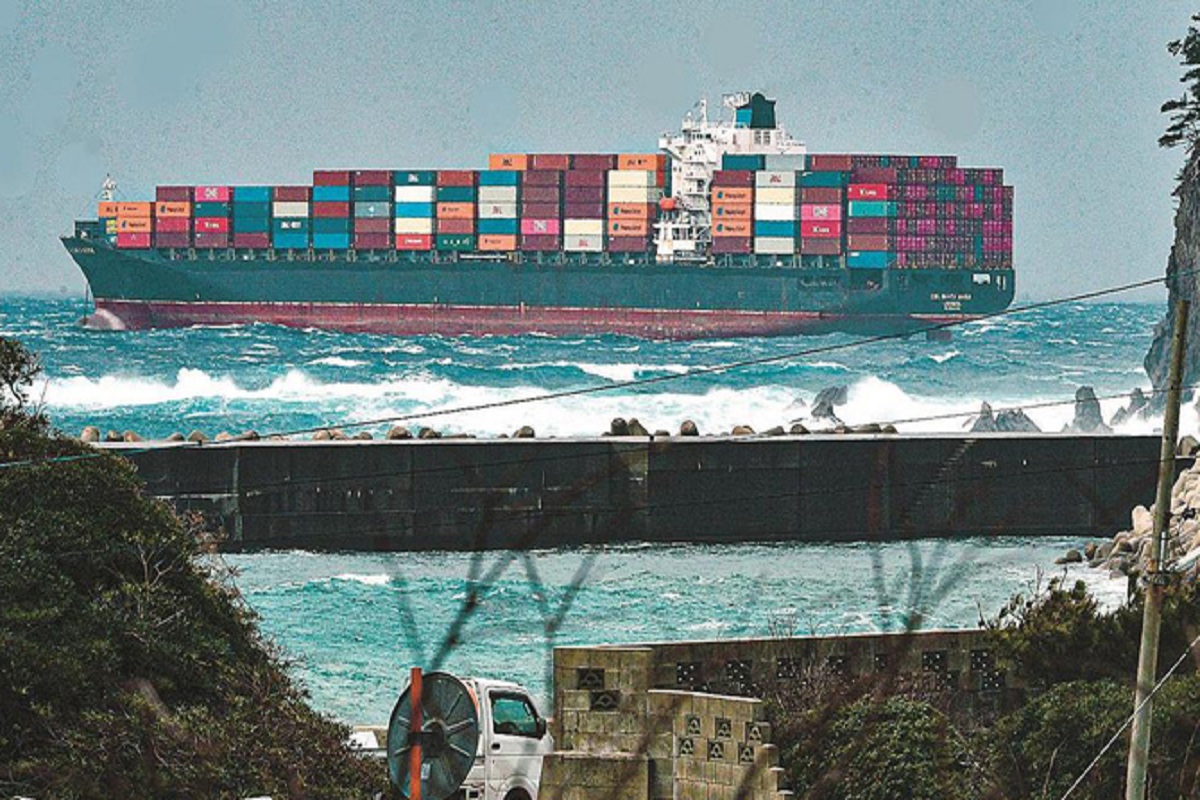 Πλοίο μεταφοράς εμπορευματοκιβωτίων έμεινε ακυβέρνητο και κατάφερε να αγκυροβολήσει μόλις μισό μίλι από την ακτή - e-Nautilia.gr | Το Ελληνικό Portal για την Ναυτιλία. Τελευταία νέα, άρθρα, Οπτικοακουστικό Υλικό