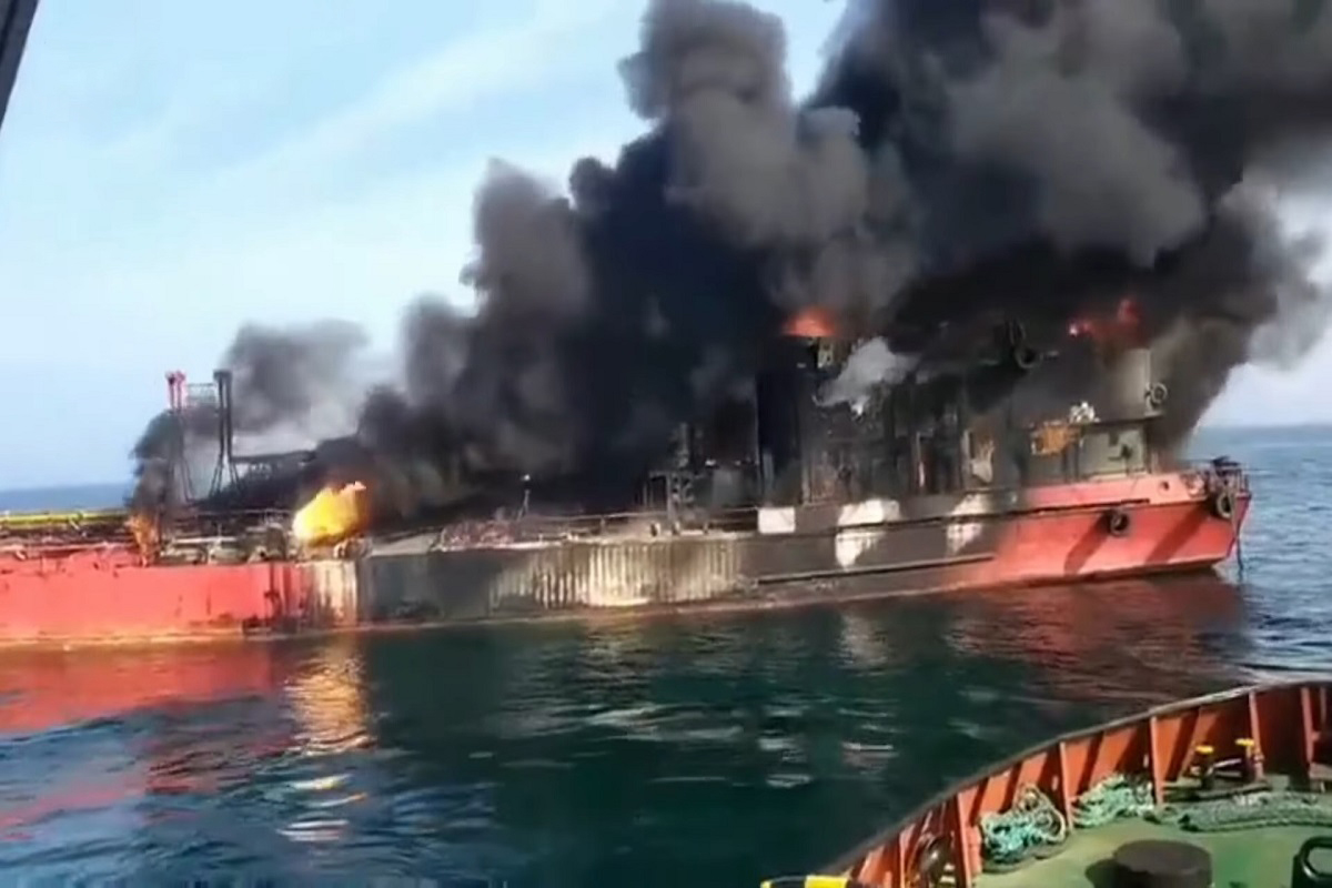 ΒΙΝΤΕΟ: Πλοίο χτυπήθηκε δύο φορές από πύραυλο με τα μέλη του πληρώματος να τραυματίζονται σοβαρά - e-Nautilia.gr | Το Ελληνικό Portal για την Ναυτιλία. Τελευταία νέα, άρθρα, Οπτικοακουστικό Υλικό