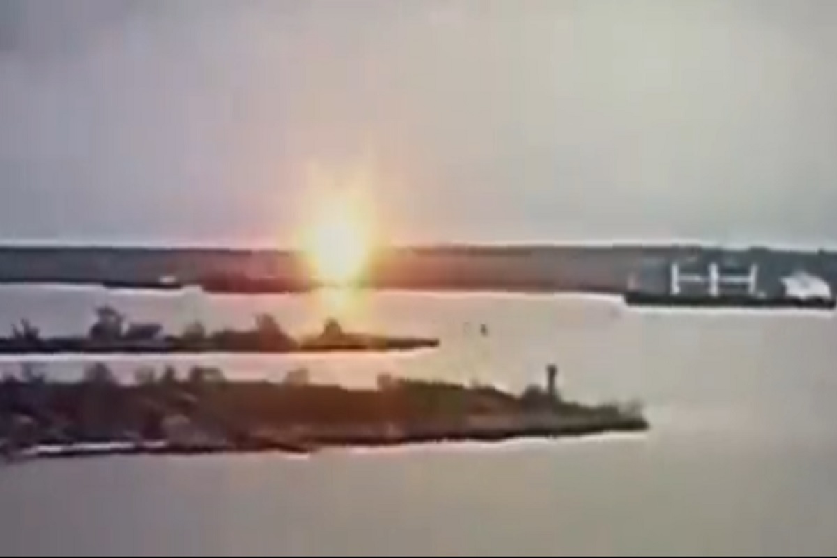 Συγκλονιστικό Βίντεο: Πύραυλος χτυπάει φορτηγό πλοίο στην Ουκρανία- Νεκρός ο τρίτος μηχανικός - e-Nautilia.gr | Το Ελληνικό Portal για την Ναυτιλία. Τελευταία νέα, άρθρα, Οπτικοακουστικό Υλικό