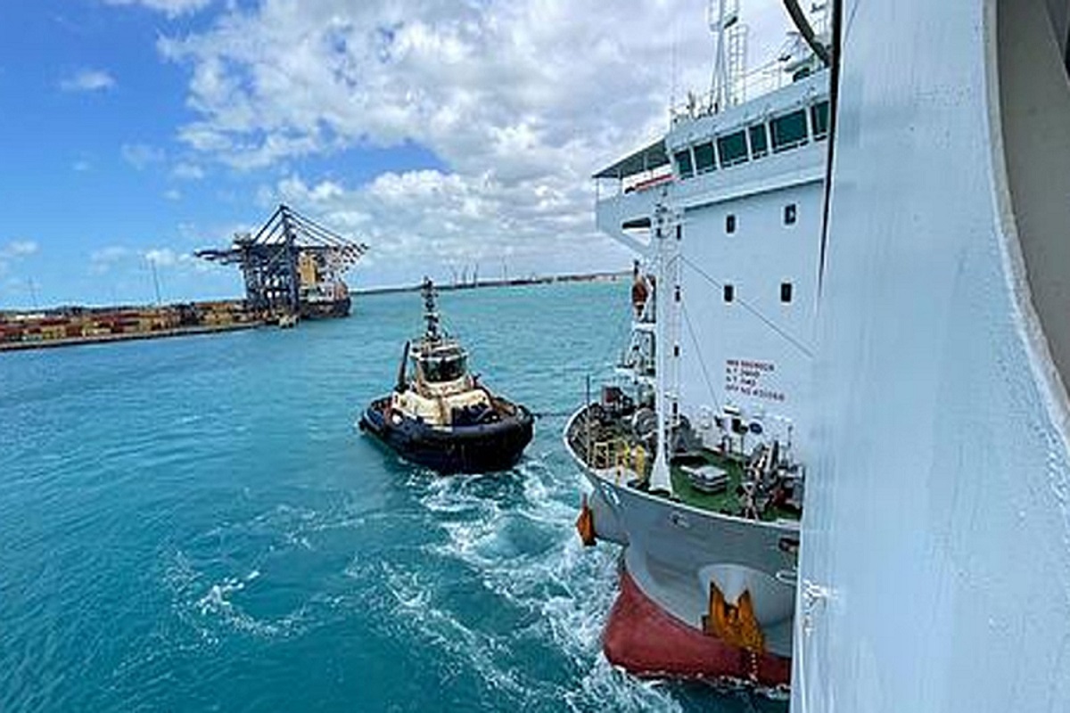 Πλοίο μεταφοράς κοντέινερ συγκρούστηκε με το προσδεμένο κρουαζιερόπλοιο Mariner Of The Seas (photos) - e-Nautilia.gr | Το Ελληνικό Portal για την Ναυτιλία. Τελευταία νέα, άρθρα, Οπτικοακουστικό Υλικό