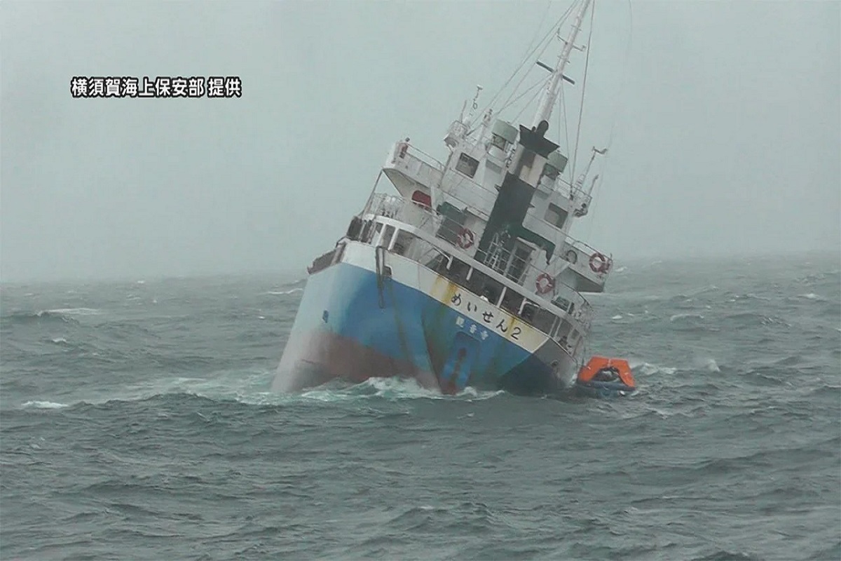 ΒΙΝΤΕΟ: Φορτηγό πλοίο ανατράπηκε νότια του Τόκιο – 2 ναυτικοί τραυματίστηκαν - e-Nautilia.gr | Το Ελληνικό Portal για την Ναυτιλία. Τελευταία νέα, άρθρα, Οπτικοακουστικό Υλικό