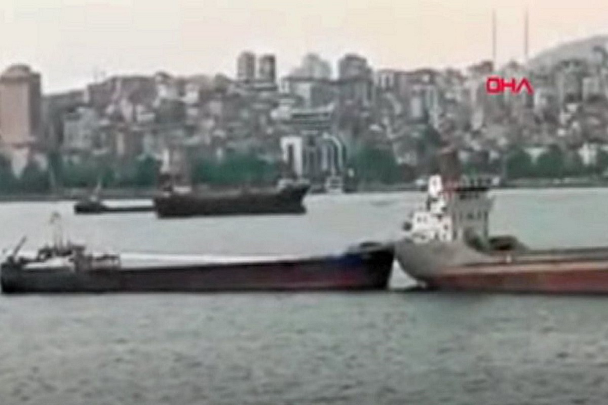 Δύο φορτηγά πλοία συγκρούστηκαν στη Θάλασσα του Μαρμαρά (video) - e-Nautilia.gr | Το Ελληνικό Portal για την Ναυτιλία. Τελευταία νέα, άρθρα, Οπτικοακουστικό Υλικό