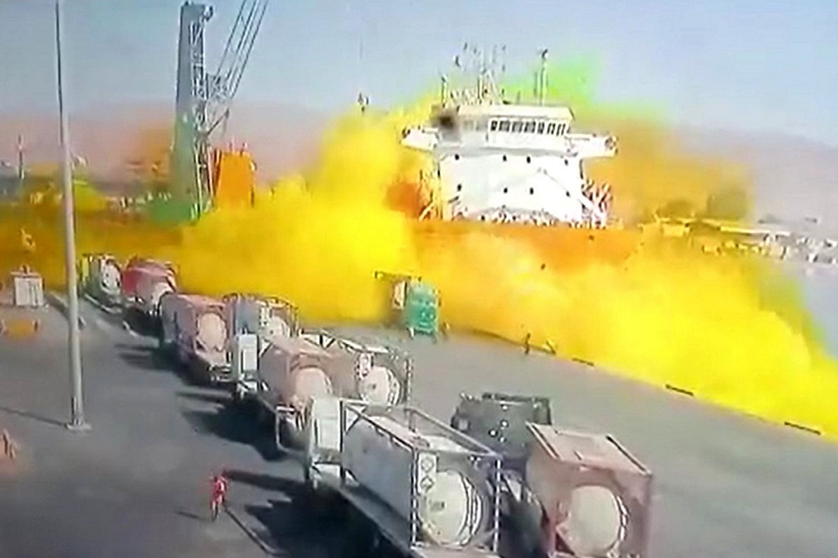 Δεξαμενή αερίου χλωρίου έπεσε στο κατάστρωμα κινεζικού πλοίου και εξερράγη – 10 νεκροί και 251 τραυματίες (video) - e-Nautilia.gr | Το Ελληνικό Portal για την Ναυτιλία. Τελευταία νέα, άρθρα, Οπτικοακουστικό Υλικό