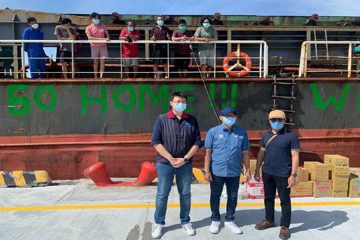 ΒΙΝΤΕΟ: 8 μέλη του πληρώματος που βρίσκονται εγκλωβισμένοι σε φορτηγό πλοίο ζητάνε απεγνωσμένα βοήθεια - e-Nautilia.gr | Το Ελληνικό Portal για την Ναυτιλία. Τελευταία νέα, άρθρα, Οπτικοακουστικό Υλικό