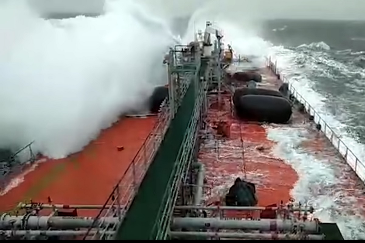 ΒΙΝΤΕΟ: Γιγαντιαίο κύμα χτυπάει την γέφυρα πλοίου στη Βαλτική - e-Nautilia.gr | Το Ελληνικό Portal για την Ναυτιλία. Τελευταία νέα, άρθρα, Οπτικοακουστικό Υλικό