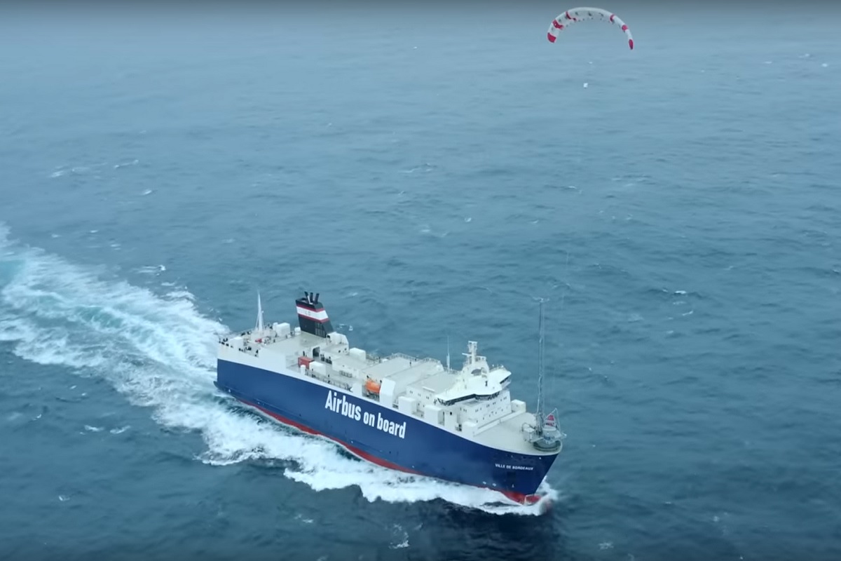 ΒΙΝΤΕΟ: Πλοίο πλέει με την βοήθεια ενός γιγαντιαίου «χαρταετού» μειώνοντας την κατανάλωση καυσίμου έως και 20%