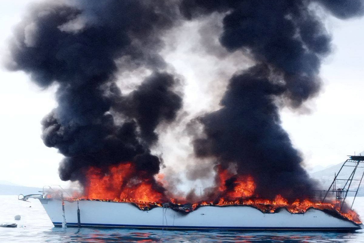 Πυρκαγιά σε θαλαμηγό στη Λευκάδα