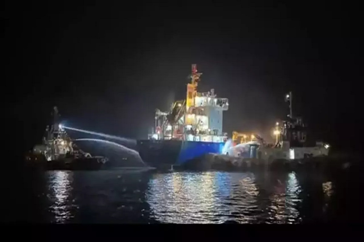 Πυρκαγιά σε δεξαμενόπλοιο στην Κωνσταντινούπολη (video) - e-Nautilia.gr | Το Ελληνικό Portal για την Ναυτιλία. Τελευταία νέα, άρθρα, Οπτικοακουστικό Υλικό
