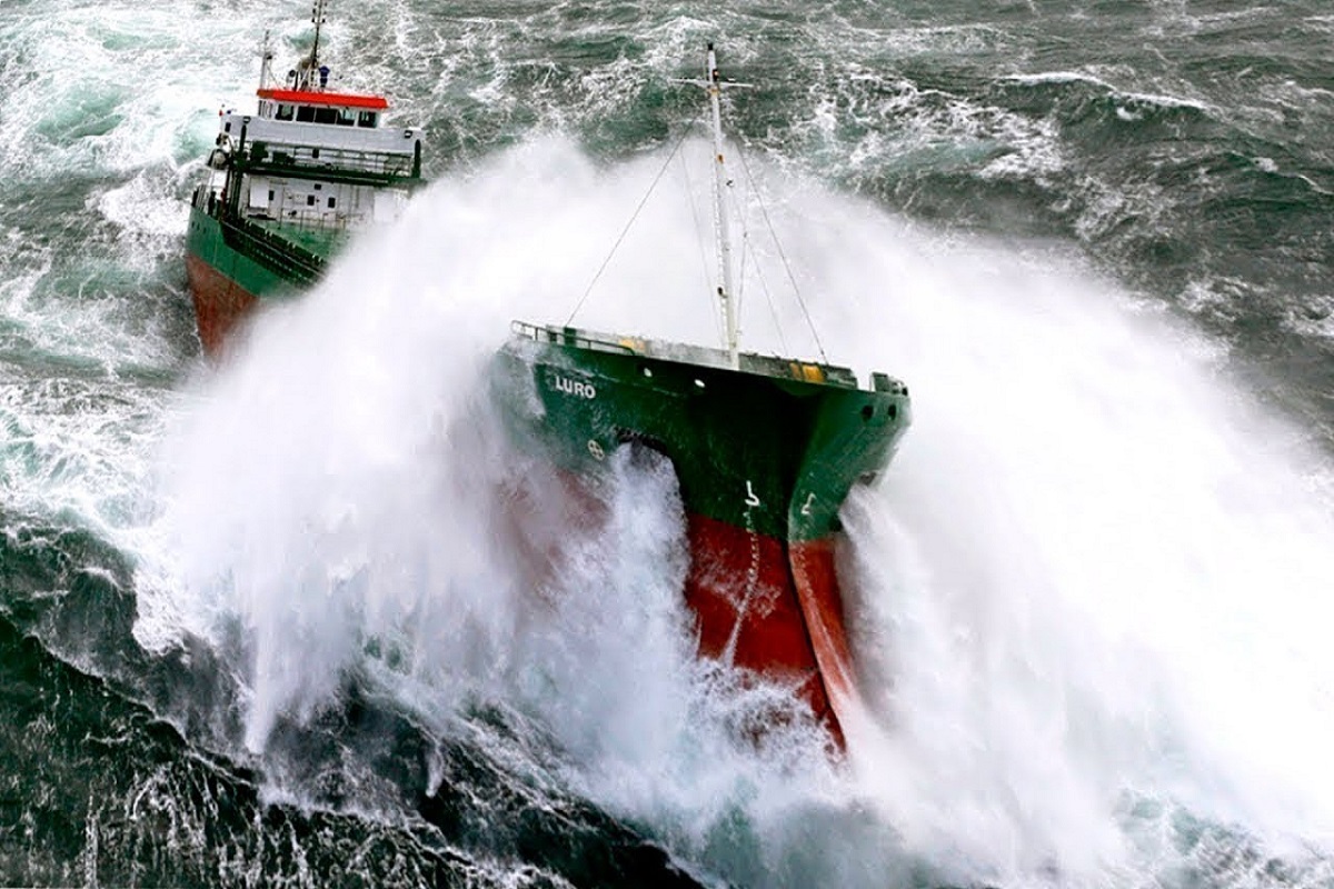Πλοία παλεύουν υπό αντίξοες συνθήκες! Αυτό και αν δε πληρώνεται με τίποτα…(videο) - e-Nautilia.gr | Το Ελληνικό Portal για την Ναυτιλία. Τελευταία νέα, άρθρα, Οπτικοακουστικό Υλικό