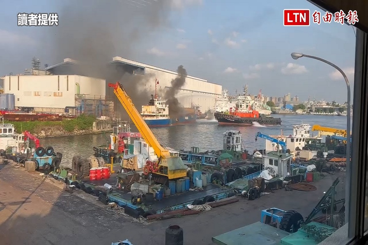 Βίντεο: Το πλήρωμα γλιτώνει από την πυρκαγιά που ξέσπασε σε φορτηγό πλοίο την τελευταίο στιγμή! - e-Nautilia.gr | Το Ελληνικό Portal για την Ναυτιλία. Τελευταία νέα, άρθρα, Οπτικοακουστικό Υλικό
