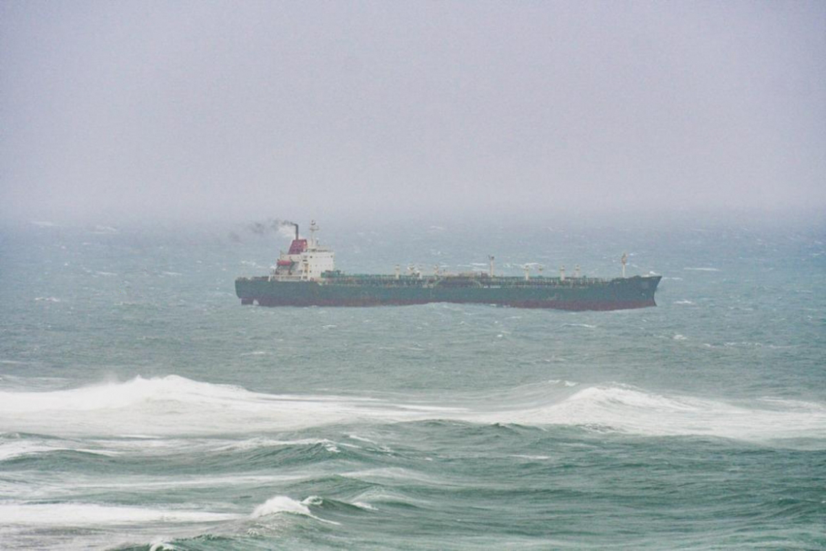 Πλοίο μεταφοράς κοντέινερ διέσωσε 16 μέλη του πληρώματος ακυβέρνητου τάνκερ- Το πλοίο συνεχίζει και παρασύρεται  ακυβέρνητο - e-Nautilia.gr | Το Ελληνικό Portal για την Ναυτιλία. Τελευταία νέα, άρθρα, Οπτικοακουστικό Υλικό