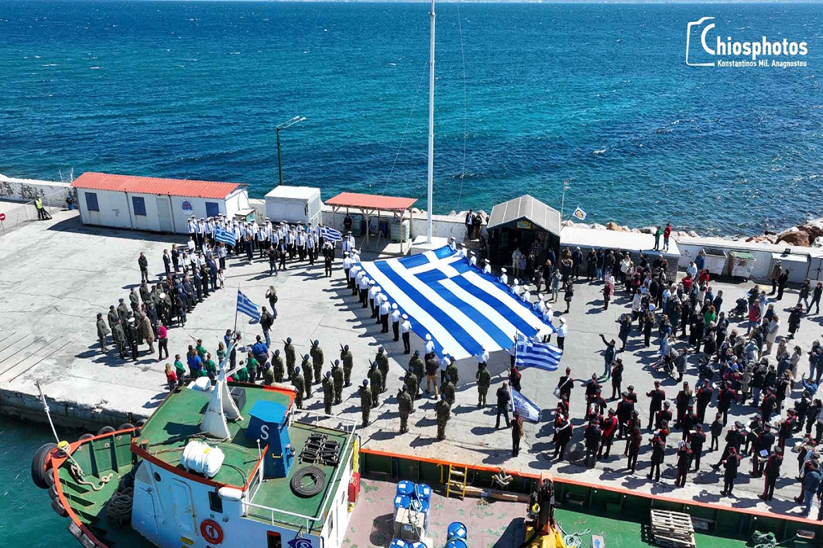 Υψώθηκε η μεγάλη Ελληνική Σημαία στη Χίο για την 25η Μαρτίου (video & photos) - e-Nautilia.gr | Το Ελληνικό Portal για την Ναυτιλία. Τελευταία νέα, άρθρα, Οπτικοακουστικό Υλικό