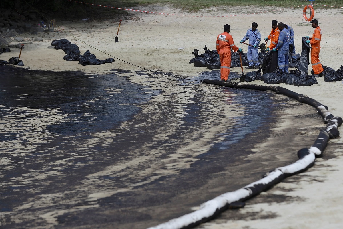 ΒΙΝΤΕΟ: Γέμισαν πετρέλαιο οι παραλίες της Σιγκαπούρης μετά από την σύγκρουση δυο πλοίων - e-Nautilia.gr | Το Ελληνικό Portal για την Ναυτιλία. Τελευταία νέα, άρθρα, Οπτικοακουστικό Υλικό