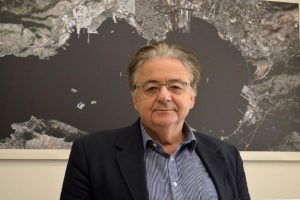 Ο Λιμένας Ελευσίνας συνδέεται με το σιδηροδρομικό δίκτυο και αναγνωρίζεται ο ρόλος του