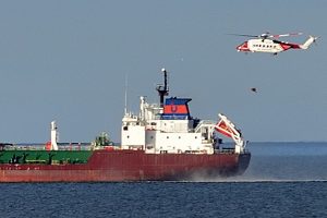 0_hartlepool_rnli_assist_with_medevac2