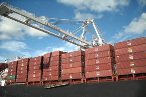 1024px-Container_Ship_Zim_Virginia_4423755964