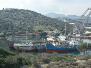 11-ploia-apomakrunontai-apo-to-limani