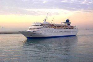 12-ek-eurw-gia-to-limani-krouazieras-apo-tin-ee