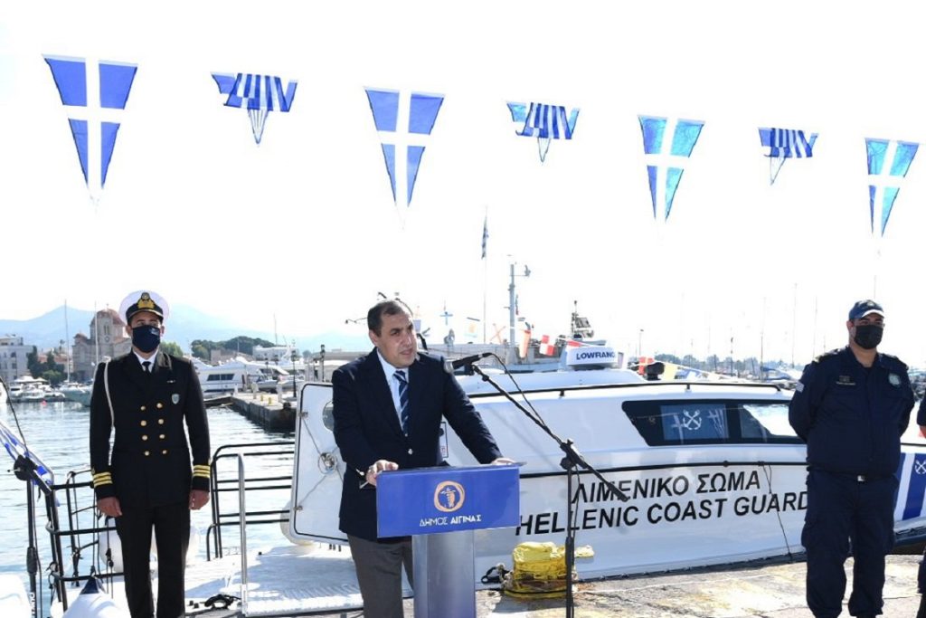 Τελετή παράδοσης περιπολικού σκάφους με υγειονομικό εξοπλισμό στην Λιμενική Αρχή Αίγινας