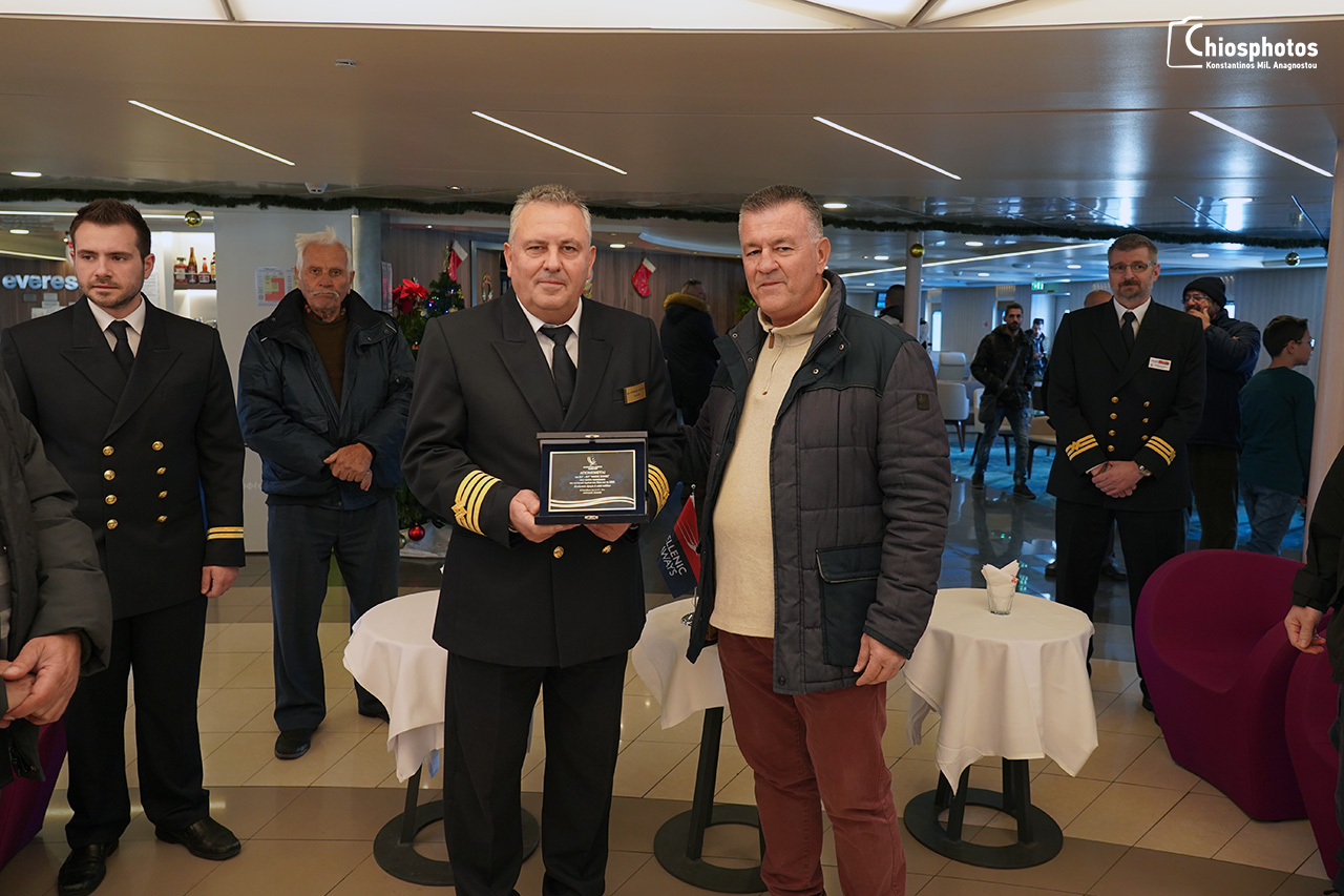 Νήσος Σάμος - Το πρώτο πλοίο στο λιμάνι της Χίου για το 2020 (Απονομή Τιμητικής Πλακέτας- ΒΙΝΤΕΟ & ΦΩΤΟ)