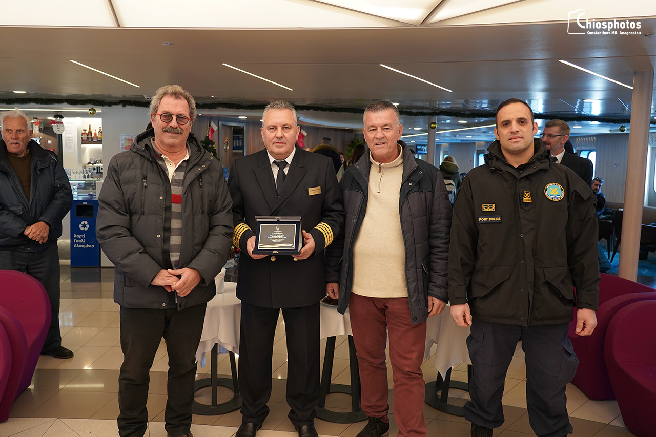 Νήσος Σάμος - Το πρώτο πλοίο στο λιμάνι της Χίου για το 2020 (Απονομή Τιμητικής Πλακέτας- ΒΙΝΤΕΟ & ΦΩΤΟ)