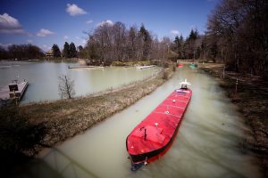On a French lake, mariners learn how not to get stuck in Suez canal