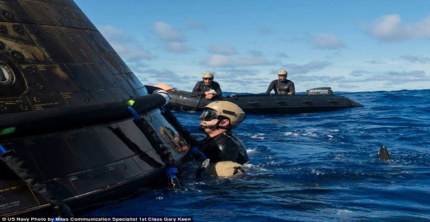 23e285ad00000578-0-navy_divers_are_seen_here_attaching_a_towing_bridle_to_the_orion-a-47_1418063495668