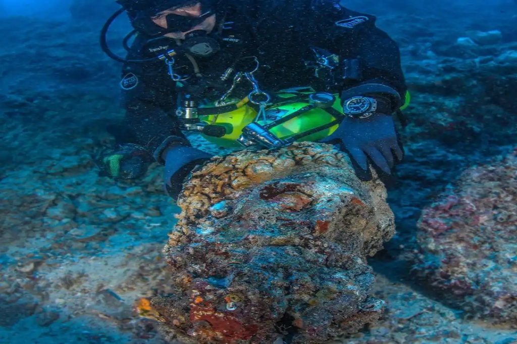 Ανακαλύφθηκε το μαρμάρινο κεφάλι του αγάλματος του Ηρακλή στο ναυάγιο των Αντικυθήρων!