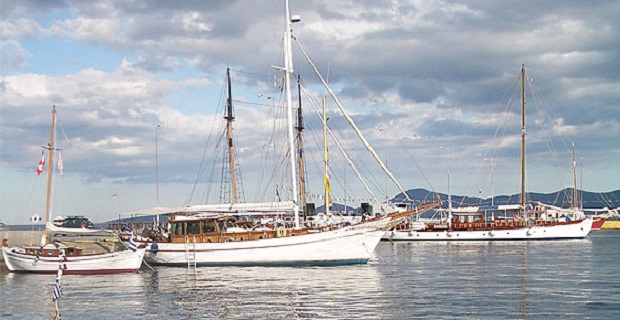 2o_saloni_paradosiakon_skafon_