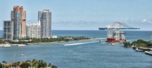 Γερανοί - γίγαντες μεταφέρθηκαν με πλοίο στο Μαϊάμι [φωτο]