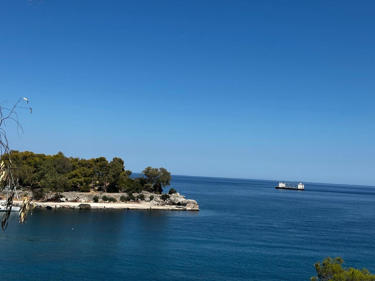 Απομακρύνθηκε το Πειραιάς V από τα Μέθανα