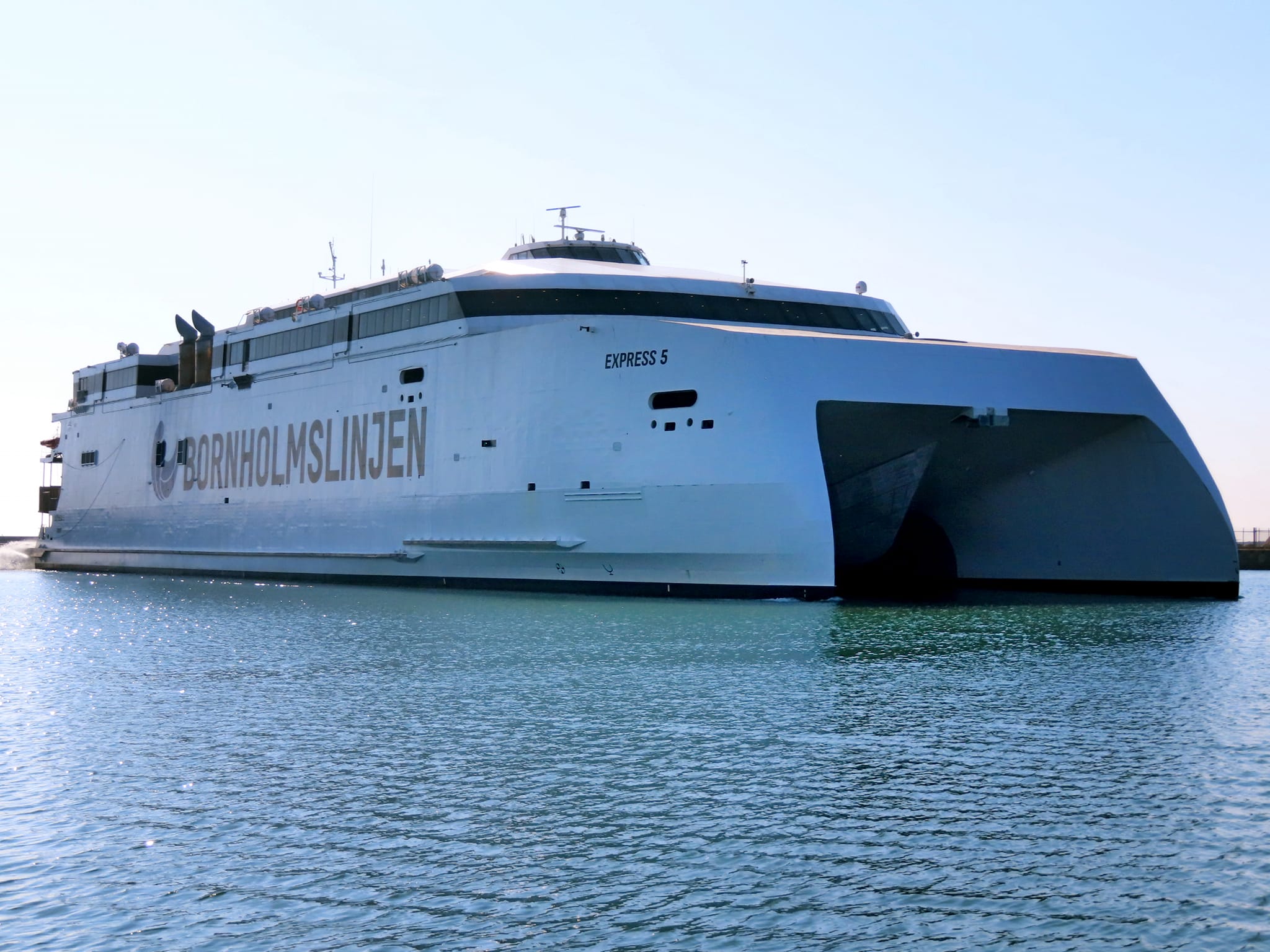 Το μεγαλύτερο ταχύπλοο ferry στον κόσμο προσέκρουσε για τρίτη φορά μέσα σε ένα χρόνο! (Φωτο)