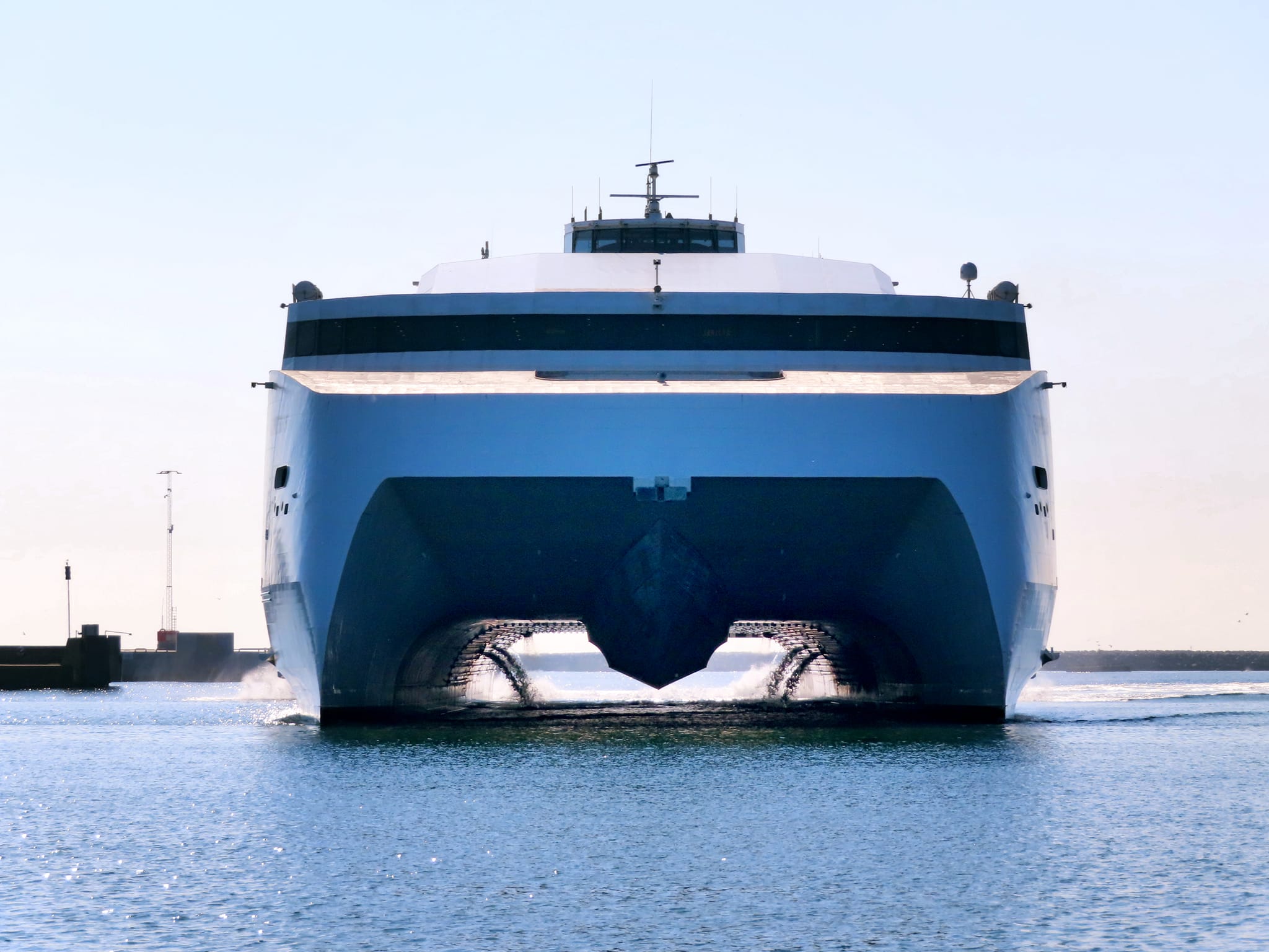 Το μεγαλύτερο ταχύπλοο ferry στον κόσμο προσέκρουσε για τρίτη φορά μέσα σε ένα χρόνο! (Φωτο)