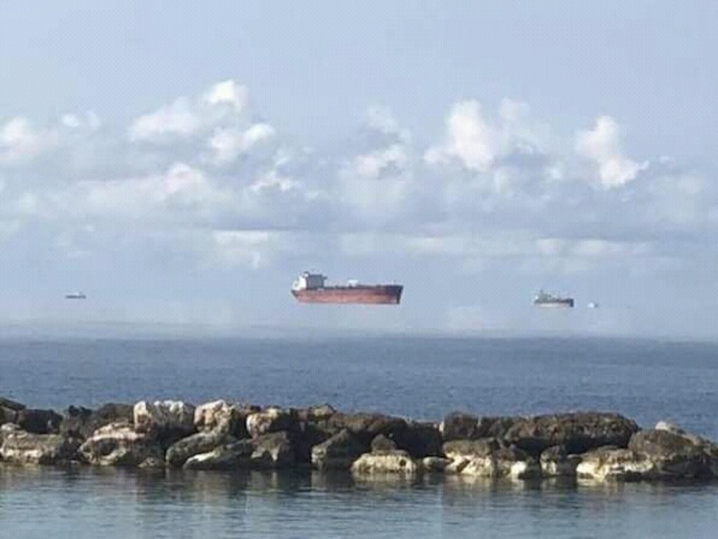 Και άλλα «αιωρούμενα» πλοία στις βρετανικές θάλασσες- Τι είναι η Fata Morgana