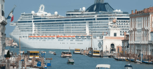 8uella-diamarturiwn-gia-tin-eisbolh-krouazieroploiwn-sti-benetia