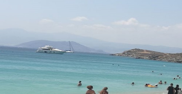 Με απίστευτο τσαμπουκά εξωλέμβιος σκάφους διέσχισε κολυμβητική περιοχή! Με απίστευτο τσαμπουκά εξωλέμβιος σκάφους διέσχισε κολυμβητική περιοχή!